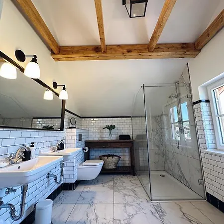 Abrahams Bayr Feriehus *